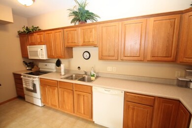 2627 Orchard Dr unit 4, Cedar Falls, IA 50613 - photo 4
