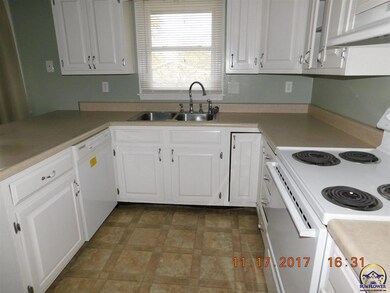 1826 SW 36th Terrace, Topeka, KS 66611 - photo 5