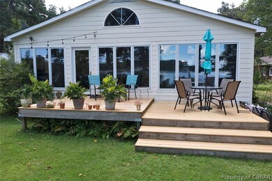 Water side 2 level deck for entertaining