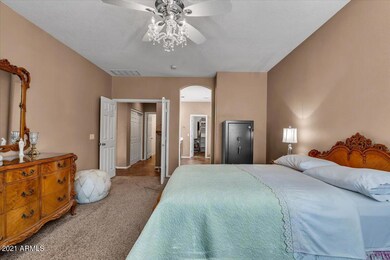 25-25Master bedroom