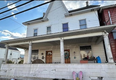 326 Washington St, Freeland, PA 18224 - photo 2