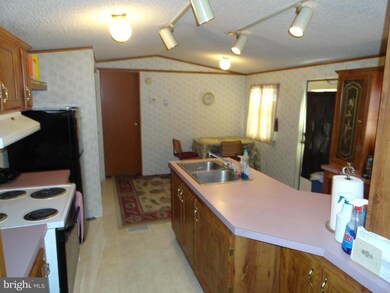 438 Sarah Anne Dr, Lothian, MD 20711 - photo 6