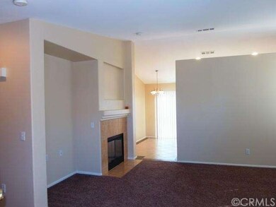 Standing at the front door you see the Kitchen str