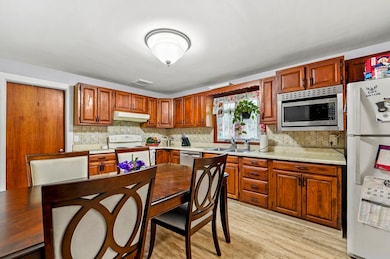 27 Winslow St, Gardner, MA 01440 - photo 7