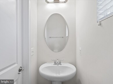 22935 Chinkapin Oak Terrace, Sterling, VA 20166 - photo 6