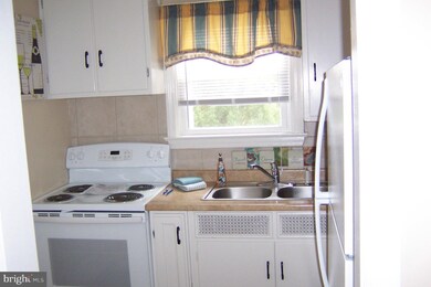 122 E Magnolia Ave, Hagerstown, MD 21742 - photo 2