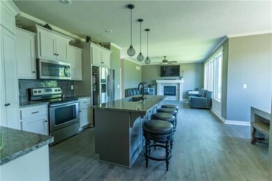 1919 Parkview Dr, Raymore, MO 64083 - photo 3