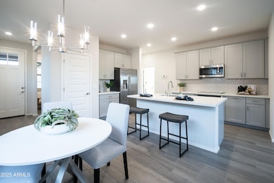 KITCHEN / DINING