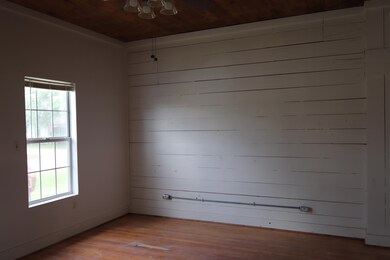 170 S 4th St unit Carport side of hous, Silsbee, TX 77656 - photo 4