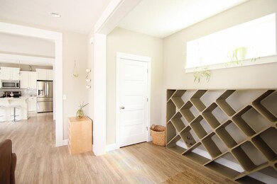 686 NE Isabella Ln, Bend, OR 97701 - photo 5