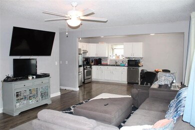 407 W 61st St, Davenport, IA 52806 - photo 4