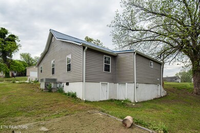 112 Peach St unit st, Athens, TN 37303 - photo 4