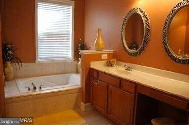 13846 Greendale Dr unit 13846, Woodbridge, VA 22191 - photo 5