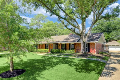 131 Stoney Creek Dr, Houston, TX 77024 - photo 2