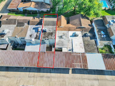 1320 Town Cir unit 1, Baytown, TX 77520 - photo 6