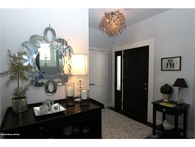 4.  Foyer (2)