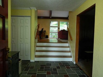 Entry/Foyer.