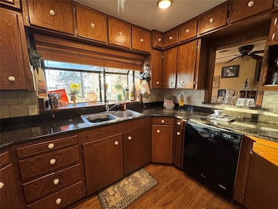 1932 E 2050 Rd, Hugo, OK 74743 - photo 4