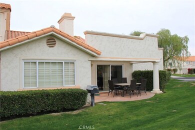 End unit provides additional grassy space