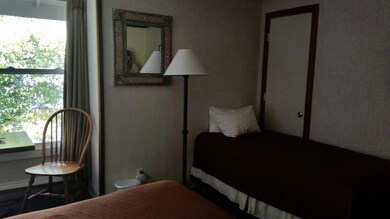 2nd bed with dining pop-out