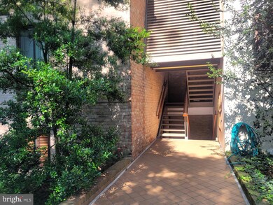 111 Cross Keys Rd unit R111D, Baltimore, MD 21210 - photo 7