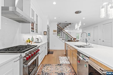 Oversized Island and Premium Appliances