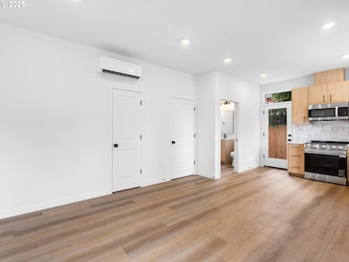 3835 N Willis Blvd unit 1, Portland, OR 97217 - photo 7