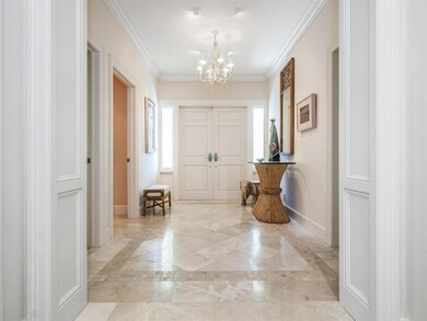Foyer / Gallery