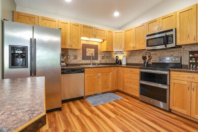 Kitchen (view 2)