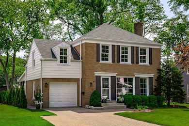 27 Iroquois Dr, Clarendon Hills, IL 60514 - photo 2