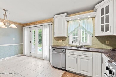 217 Taurus Rd, Schenectady, NY 12304 - photo 5