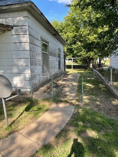 312 N 2nd St, Wakeeney, KS 67672 - photo 3