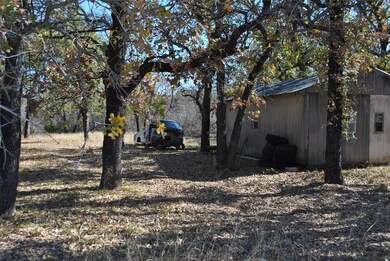 240 Circle Dr, Comanche, TX 76442 - photo 2