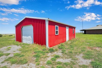 Insulated workshop close to house, perfect for mow