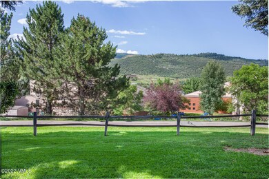760 W Beaver Creek Blvd-large-005-014-Vi
