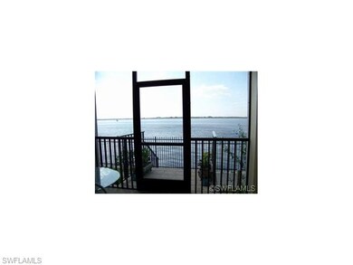 Caloosahatchee River steps away. Watch sea life an