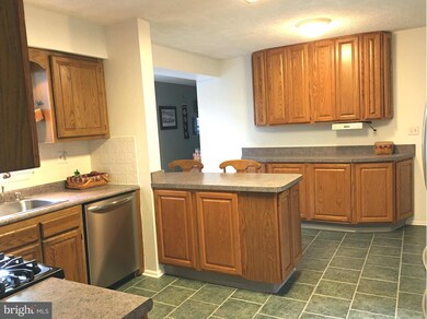 6208 Frontier Ct, Sykesville, MD 21784 - photo 7