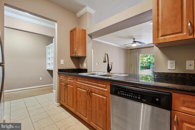 12925 Centre Park Cir unit 102, Herndon, VA 20171 - photo 5