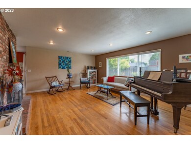 1724 33rd Ave, Longview, WA 98632 - photo 2