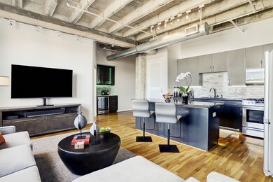 Enjoy lavish entertaining and relaxed daily life i