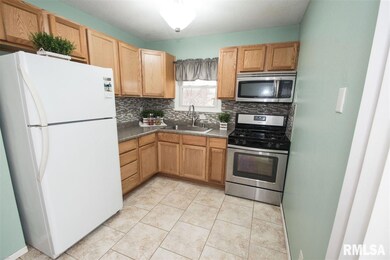 642 Northbrook Dr, Davenport, IA 52806 - photo 5