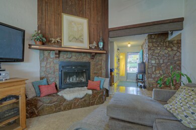 3117 W Ph-007-025-Living Ro-MLS_Size