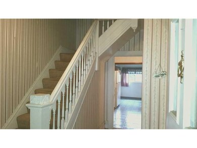 Entry/Foyer.