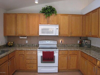 Kitchen (9).JPG