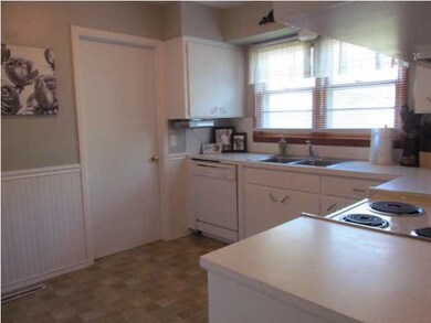 nice sized kitchen