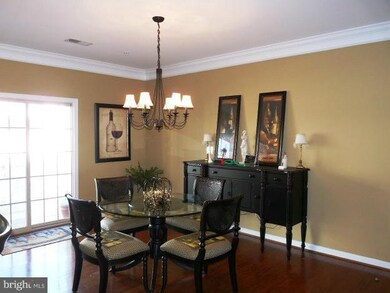 7969 Crescent Park Dr unit 162, Gainesville, VA 20155 - photo 2