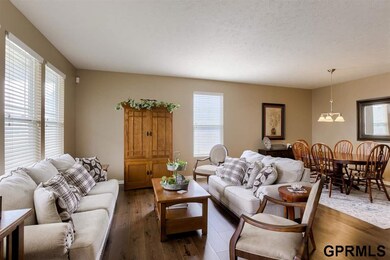 815 Stony Point Dr, Papillion, NE 68046 - photo 2