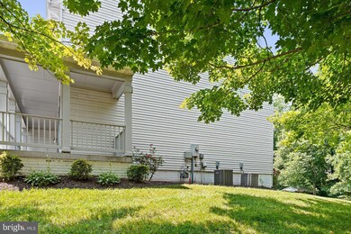 9315 E Carondelet Dr, Manassas Park, VA 20111 - photo 4