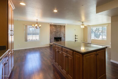 Living Room (3)-SMALL