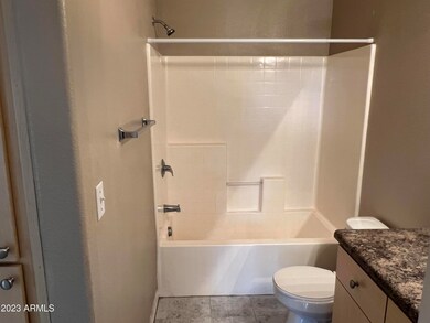 Bath tub/shower